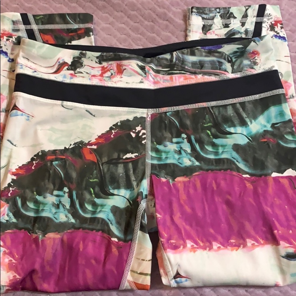 EUC Lululemin Inspire Crops. Size: 6